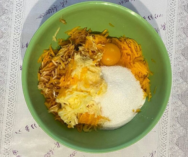 Мамині рецепти: простий та смачний рецепт оладок з гарбуза та яблука