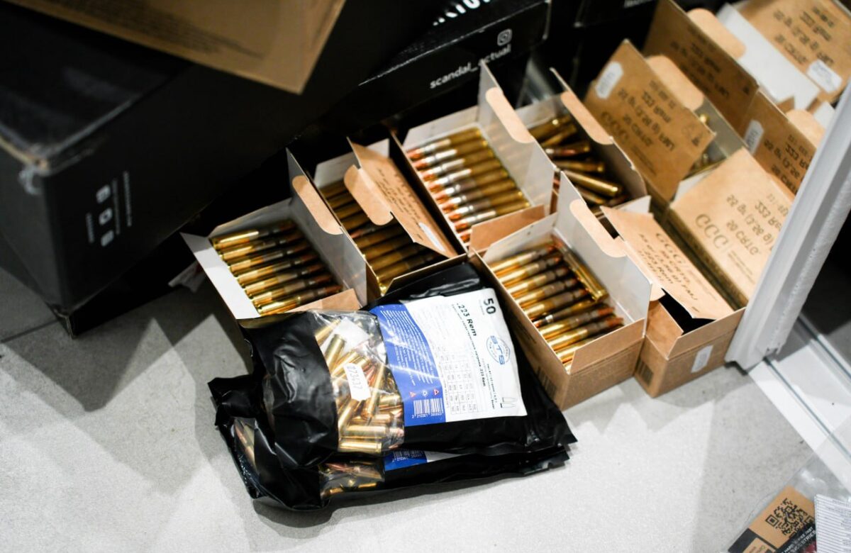 Понад тисяча патронів та гранати: У Рівному у домашнього насильника вилучили склад боєприпасів