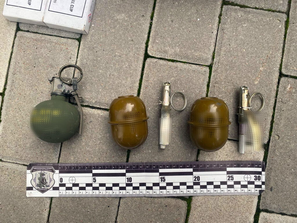 Понад тисячу патронів та гранати: У Рівному у домашнього насильника вилучили склад боєприпасів