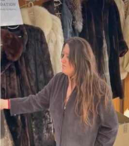 1 Американські зоозахисники передали українцям 1000 шуб із натурального хутра