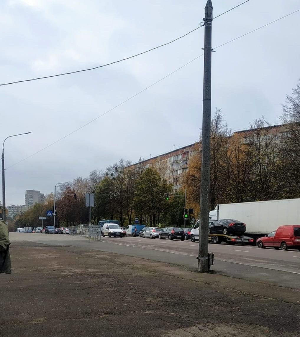 1 У Рівному велетенські затори після оновлення світлофора (ФОТО)