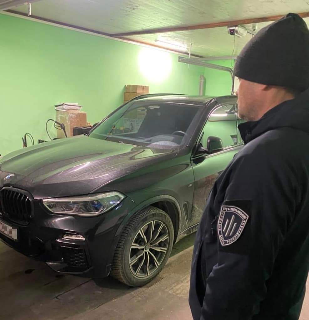 1 Мільйони, золото, нерухомість і зброя: Генпрокуратура затримала депутата Рівненської облради за незаконне збагачення на лісах