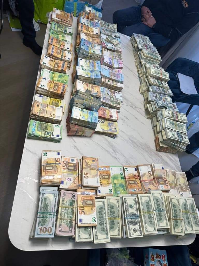 1 Мільйони, золото, нерухомість і зброя: Генпрокуратура затримала депутата Рівненської облради за незаконне збагачення на лісах