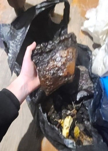 1 У жителів Рівненщини виявили десятки кілограмів бурштину і незаконний позашляховик
