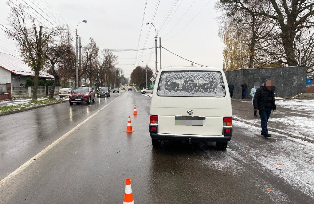У Рівному на переході збили школярку