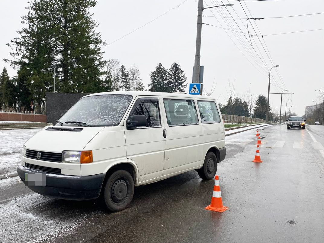 1 У Рівному на переході збили школярку