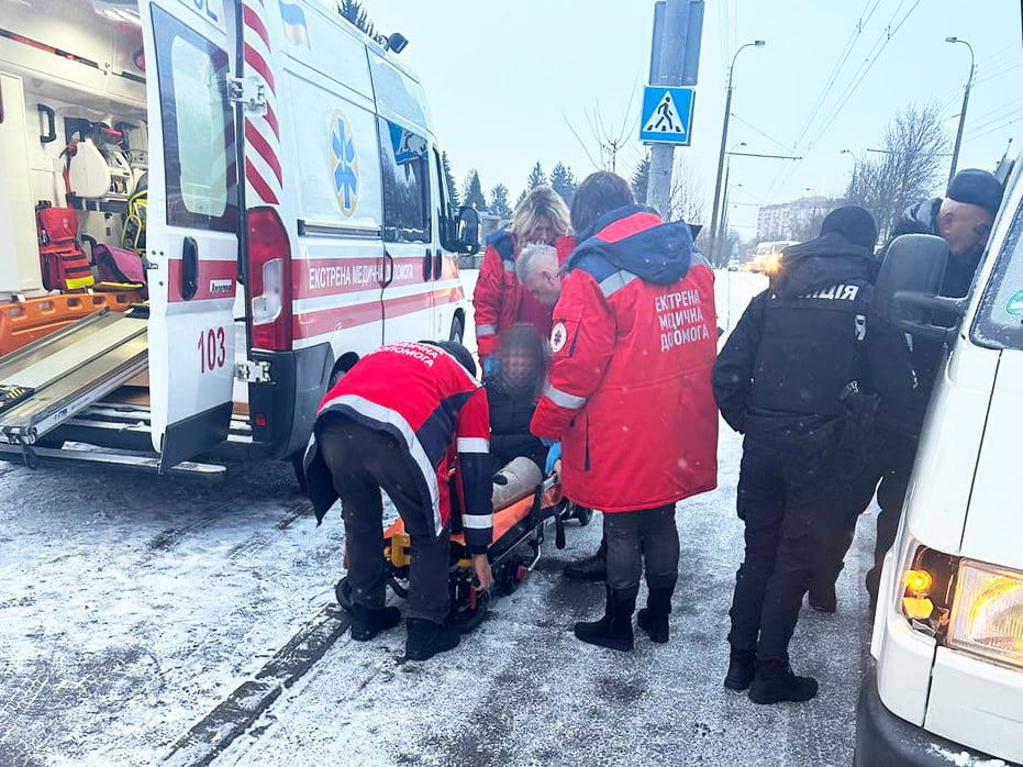 1 У Рівному на переході збили школярку