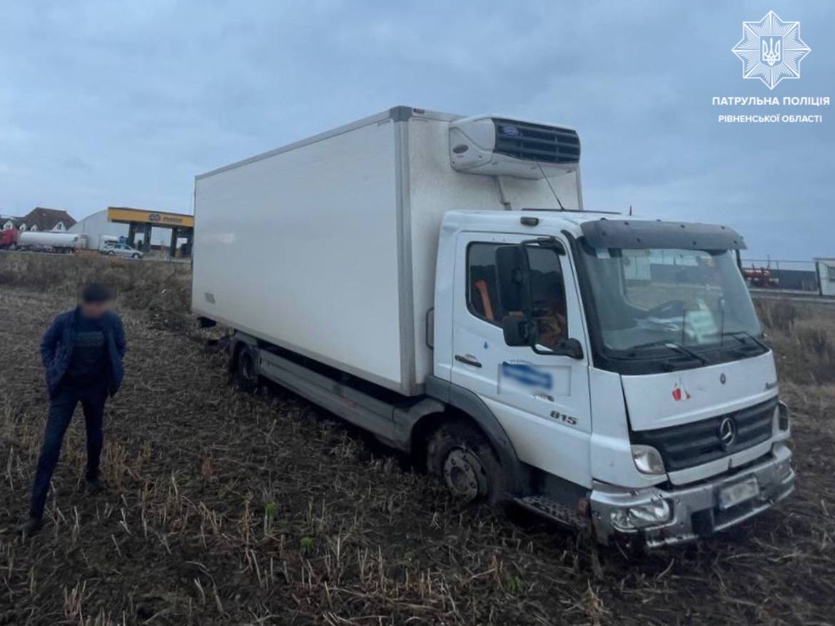 1 На трасі Київ – Чоп поблизу Рівного зіштовхнулися три автівки
