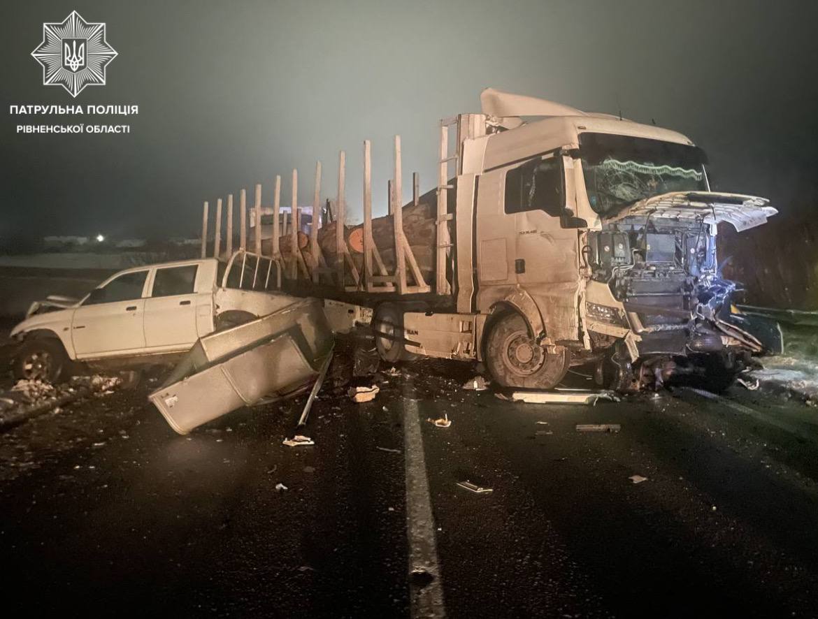 1 Рух міжнародною трасою зупинився через ДТП поблизу Рівного