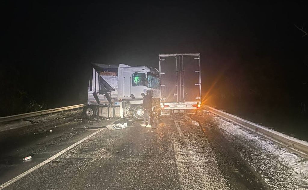 Рух міжнародною трасою зупинився через ДТП поблизу Рівного 0000