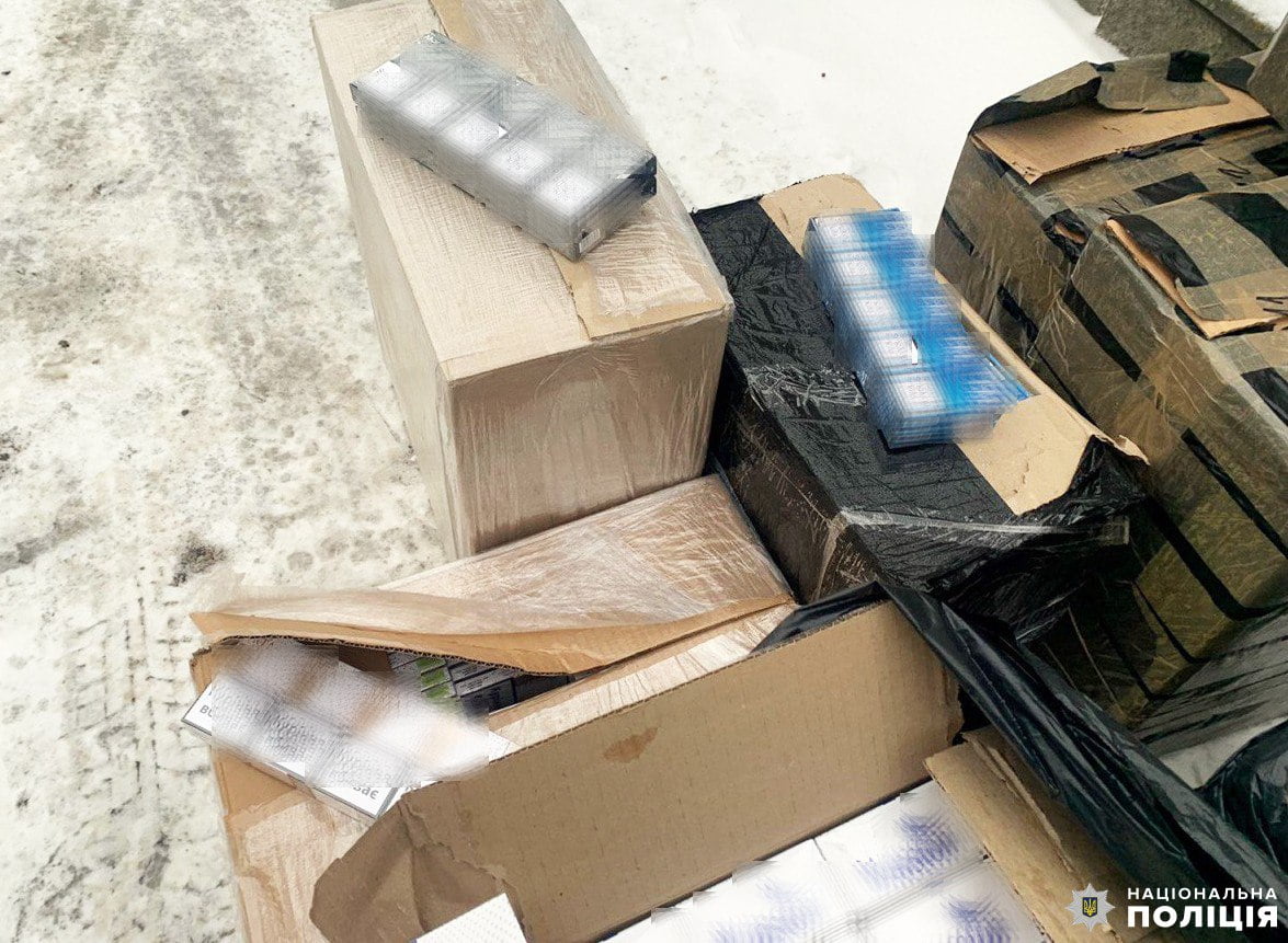 1 Житомирець отримав на Рівненщині посилку з тисячами контрафактних цигарок