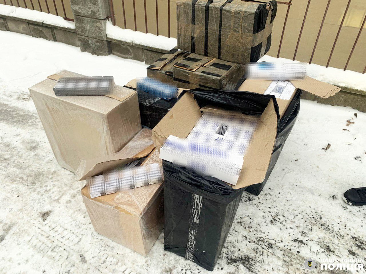 1 Житомирець отримав на Рівненщині посилку з тисячами контрафактних цигарок