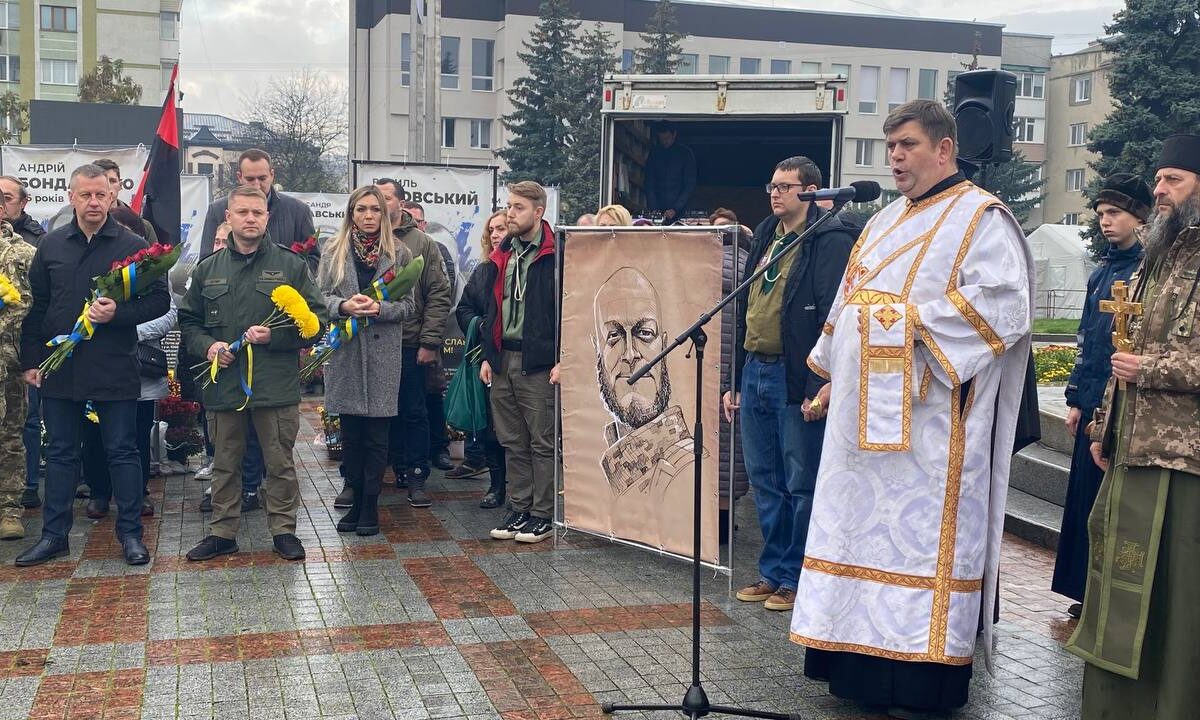 Ще одна болюча втрата: У Рівному прощалися з журналістом та воїном Тарасом Давидюком