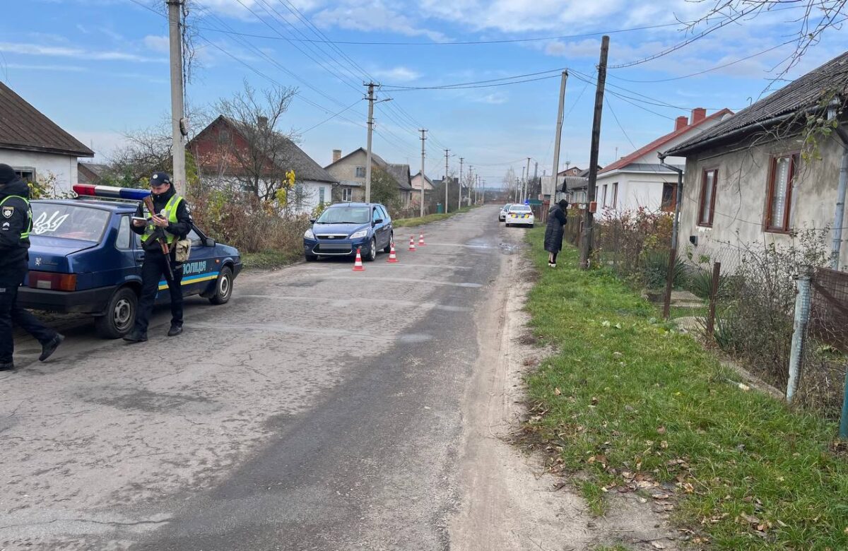 На Рівненщині 19-річна унаслідок ДТП потрапила під колеса авто