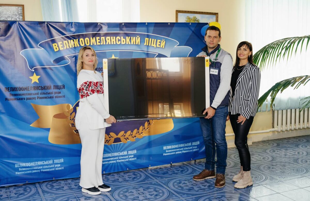Компанія “Акріс Агро Груп” забезпечила сучасним мультимедійним обладнанням Великоомелянській ліцей Рівненщини