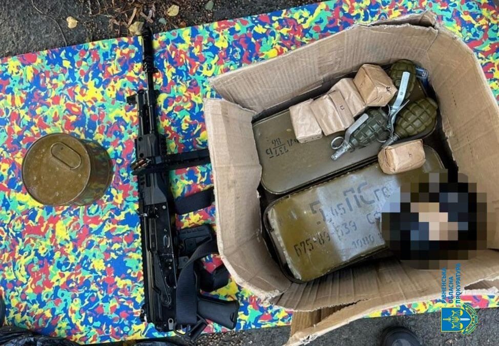 1 На Рівненщині викрито чоловіка, який намагався збути "трофейну" російську зброю