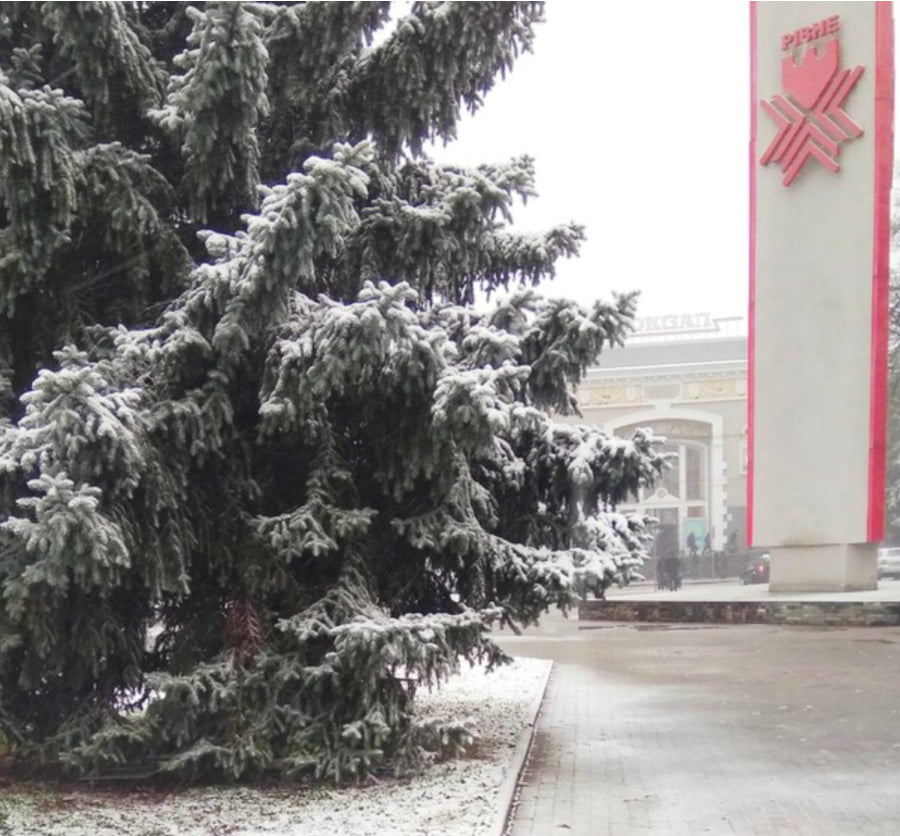 Комунальники Рівного до негоди готуються, але радять не виходити з дому 0000