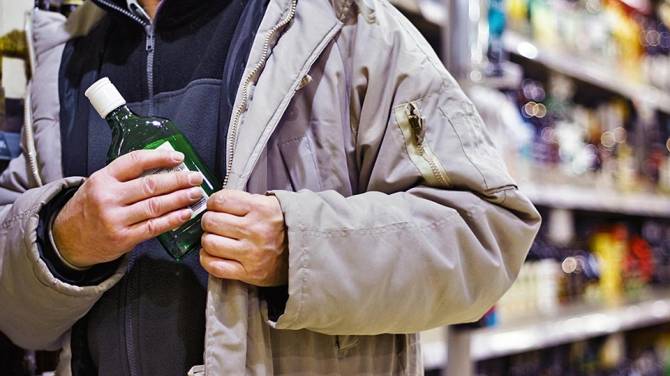 Рівнянин викрав алкоголю, закуски і цигарок на 17 тисяч гривень 0000