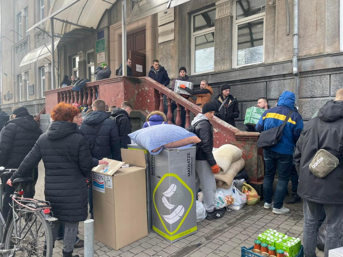1 Відомо скільки на Рівненщині офіційно волонтерів