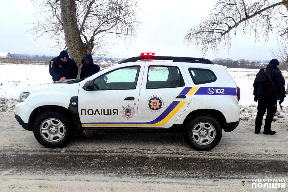 Житель Рівненщини пропонував поліцейським тисячу гривень хабара 0000