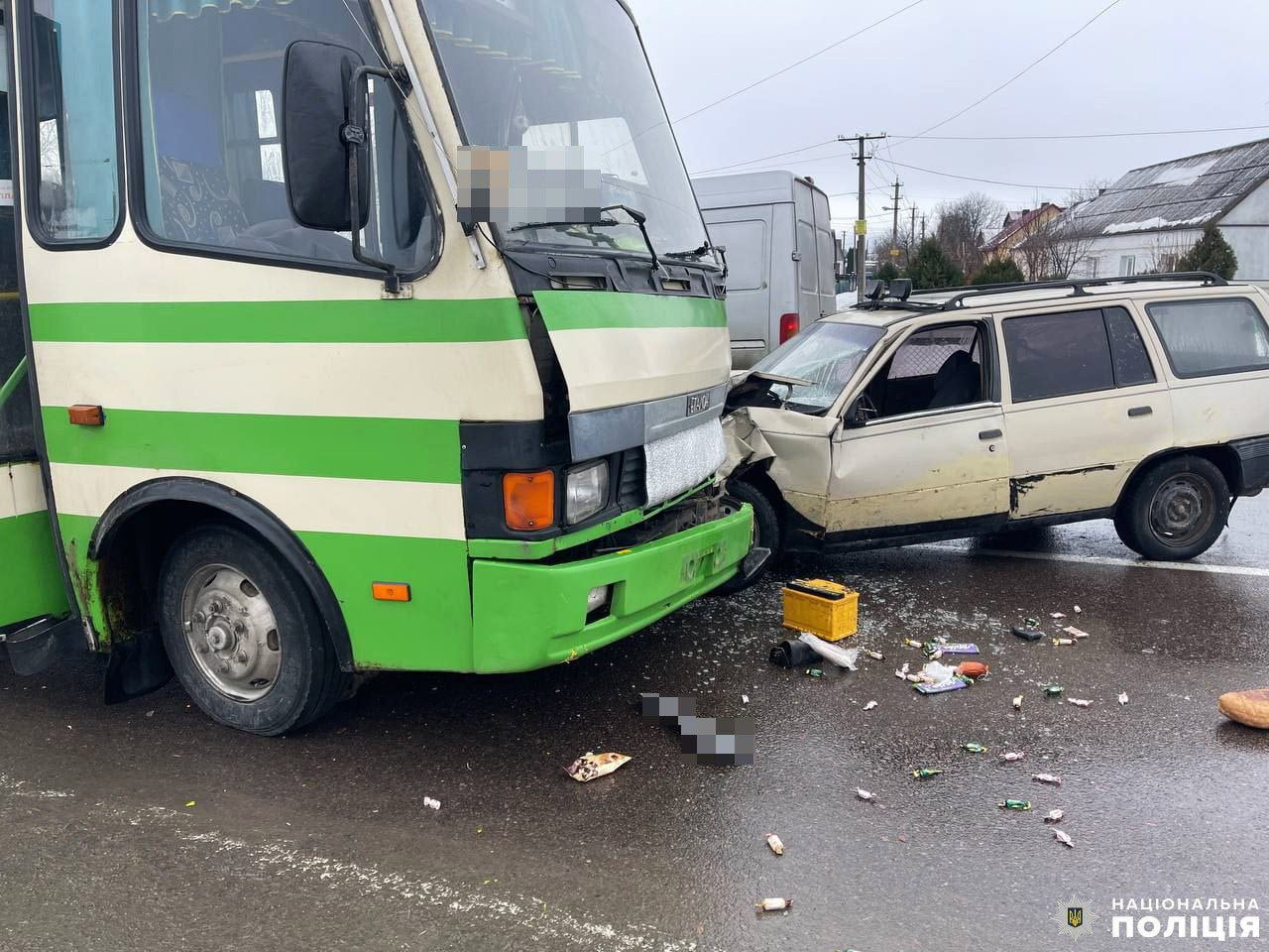 1 Біля Рівного водій збив пішохода і в'їхав у маршрутку