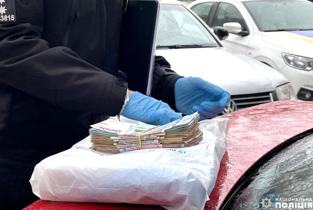 Неповнолітній видурив у рівнянки майже 100 тисяч гривень “на лікування дочки” 0000