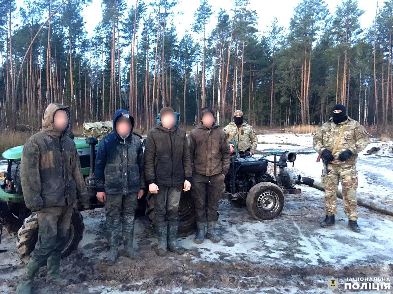На Рівненщині викрили бурштинокопачів, половина з них – підлітки (ФОТО) 0000