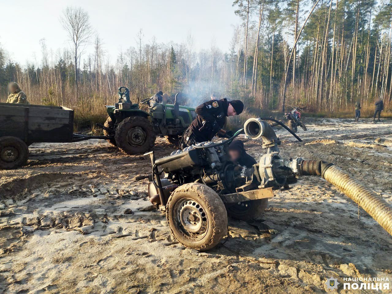 1 На Рівненщині викрили бурштинокопачів, половина з них - підлітки (ФОТО)