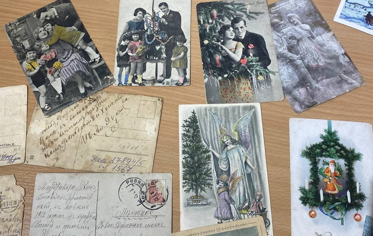 У музеї показали найстарішу колекцію різдвяних листівок Рівненщини