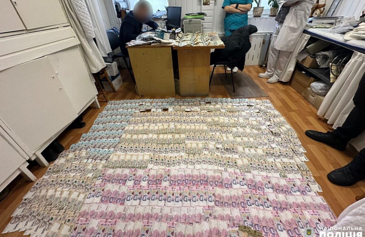 На Рівненщині лікаря-травматолога затримали за хабар