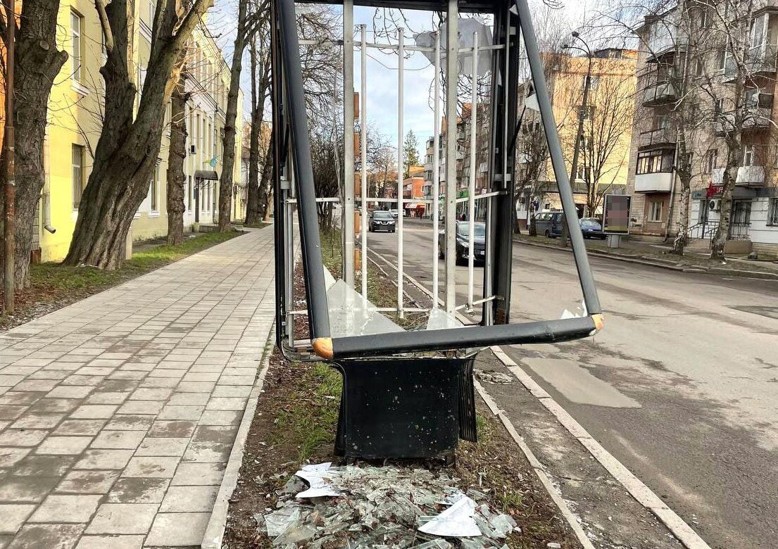 У Рівному знайшли водія, який пошкодив рекламний щит