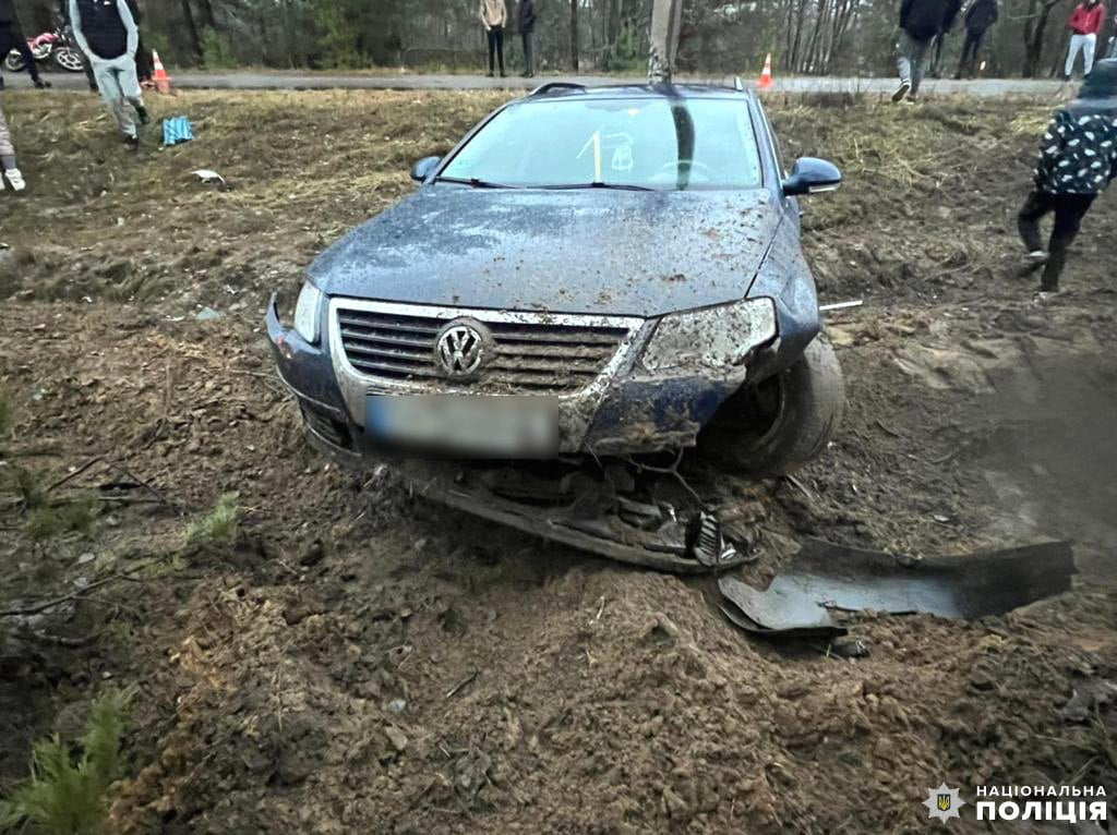 1 На Рівненщині два автомобілі злетіли у кювет