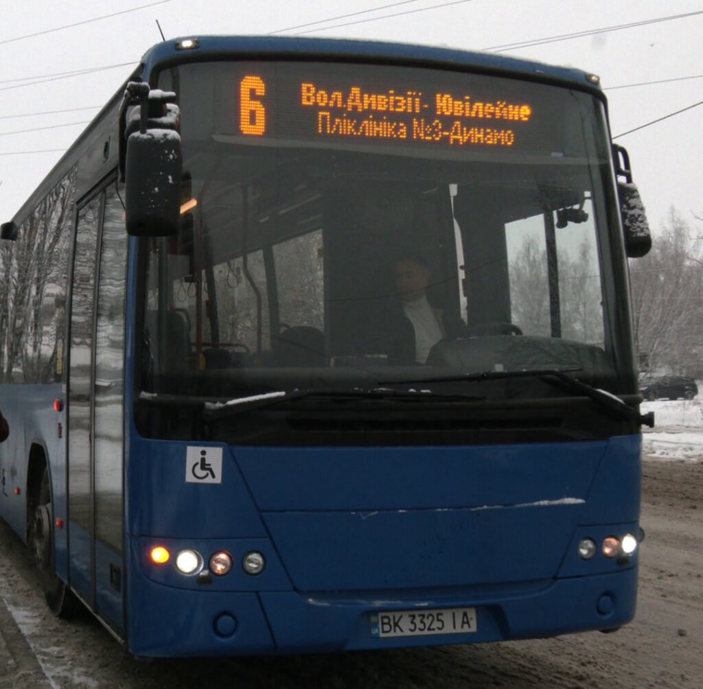 1 Рівняни обурені новими автобусами і хочуть колишні маршрутки