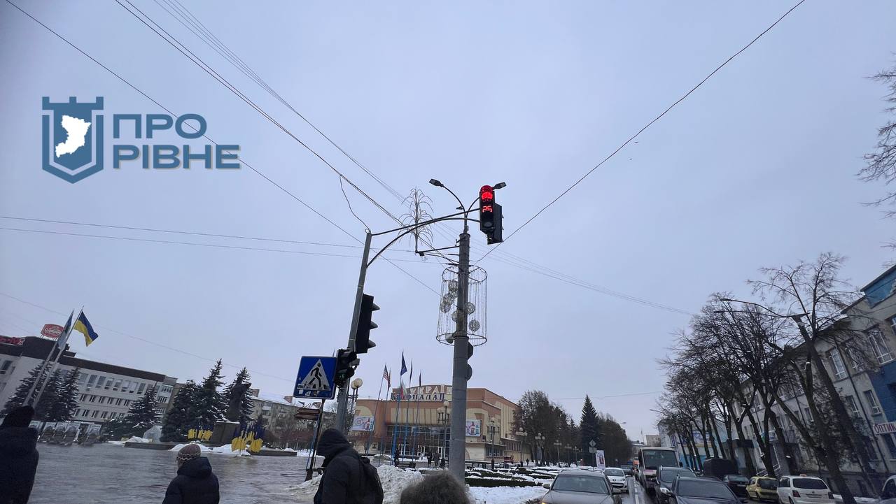 У Рівному на Чорновола встановили новий світлофор 0000