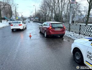 1 Переламані ноги: у Рівному під колеса авто потрапила пенсіонерка