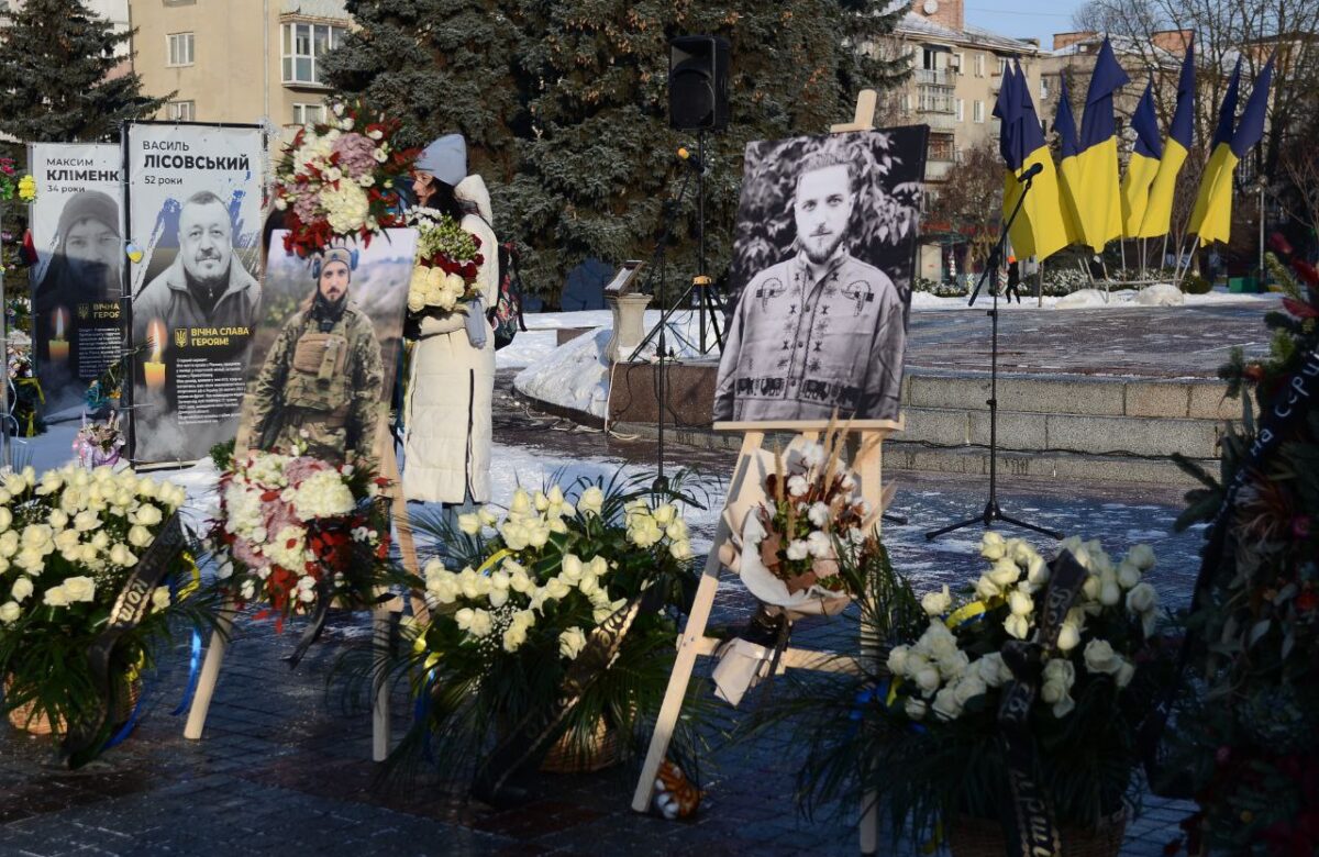 Рівне прощалося з воїном та поетом, який загинув на війні