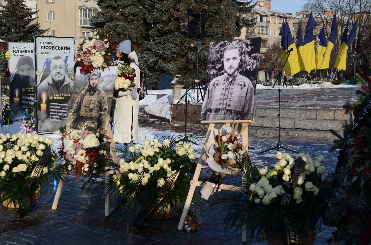 Рівне прощалося з воїном та поетом, який загинув на війні 0000