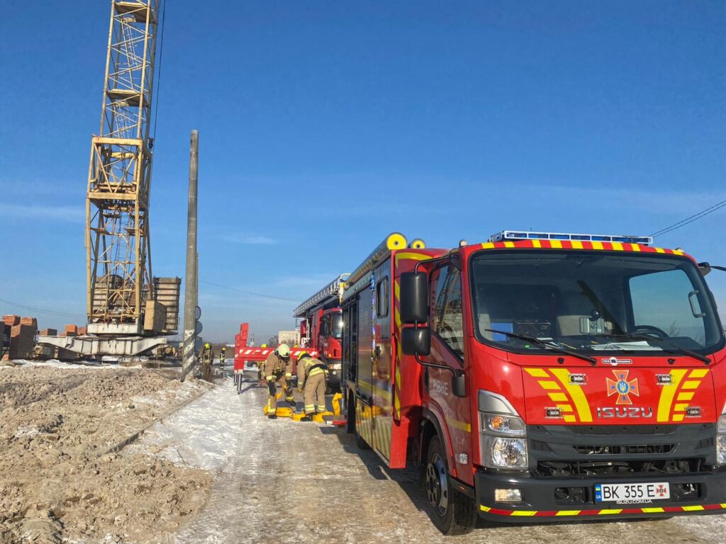 1 У Рівному гасили пожежу на 30-метровій висоті (ФОТО)