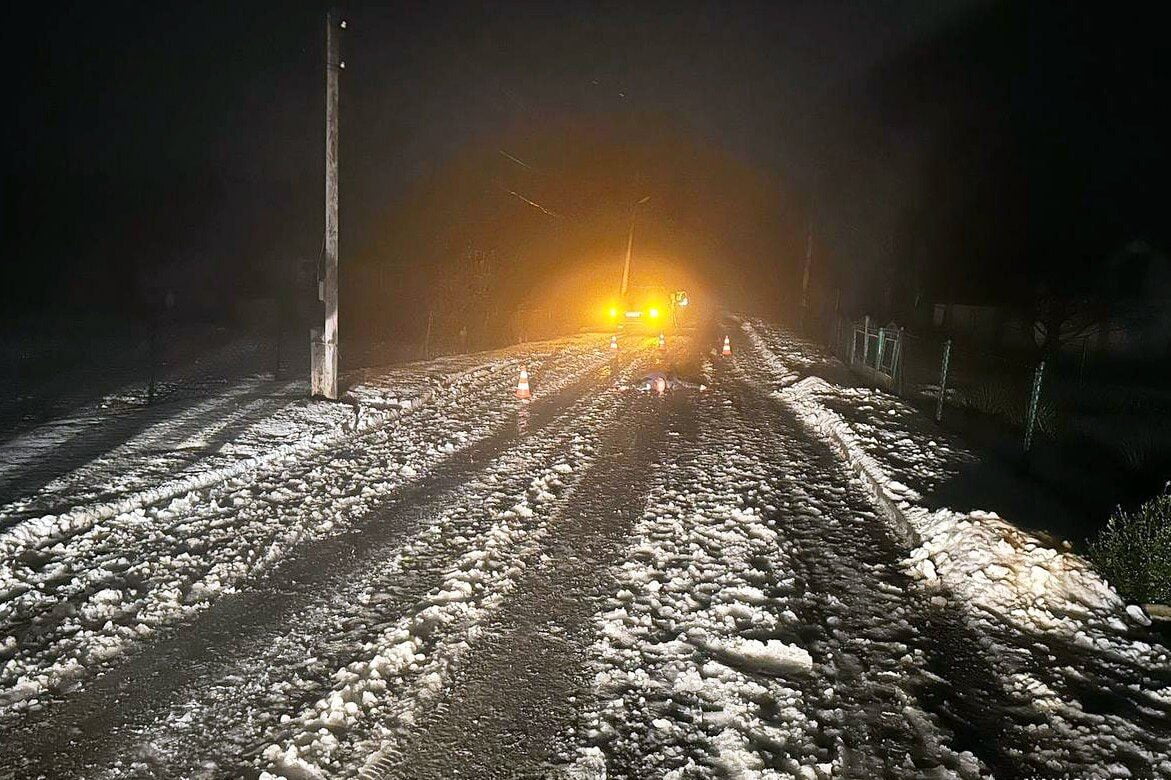 Біля Рівного водій збив насмерть людину і втік