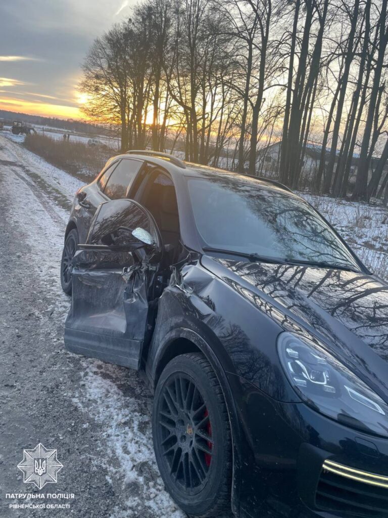 1 Трактор Бєларус vs Porsche Cayenne: в обставинах ДТП на Рівненщині розбиратиметься суд