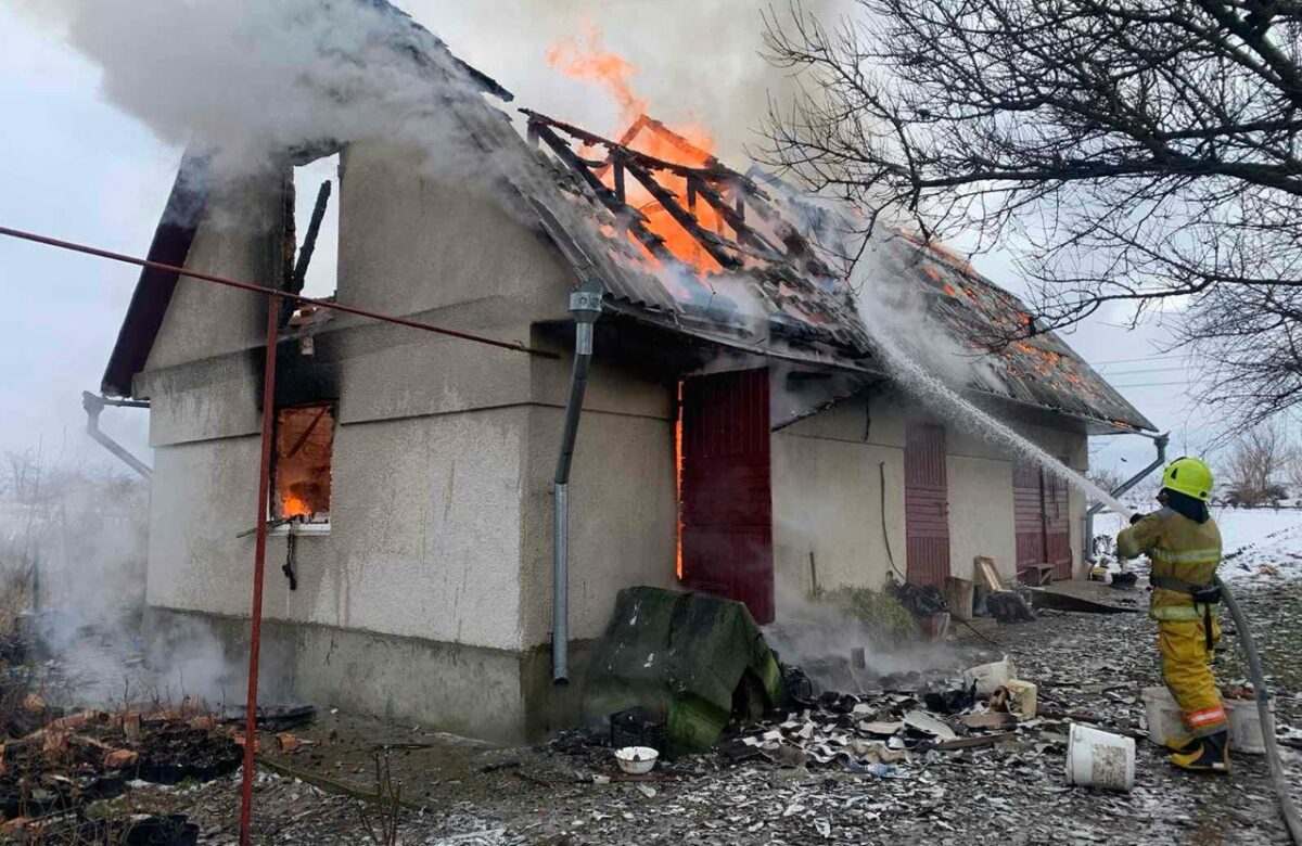 Біля Рівного гасили пожежу