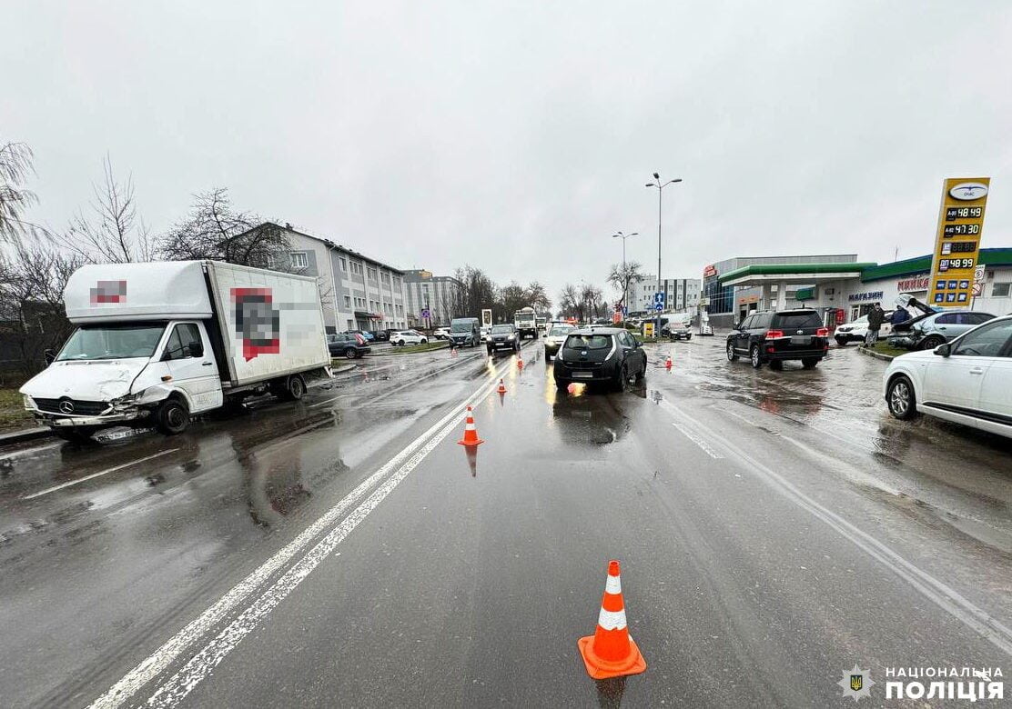 У Рівному ДТП за участі трьох авто: травмувалася пасажирка