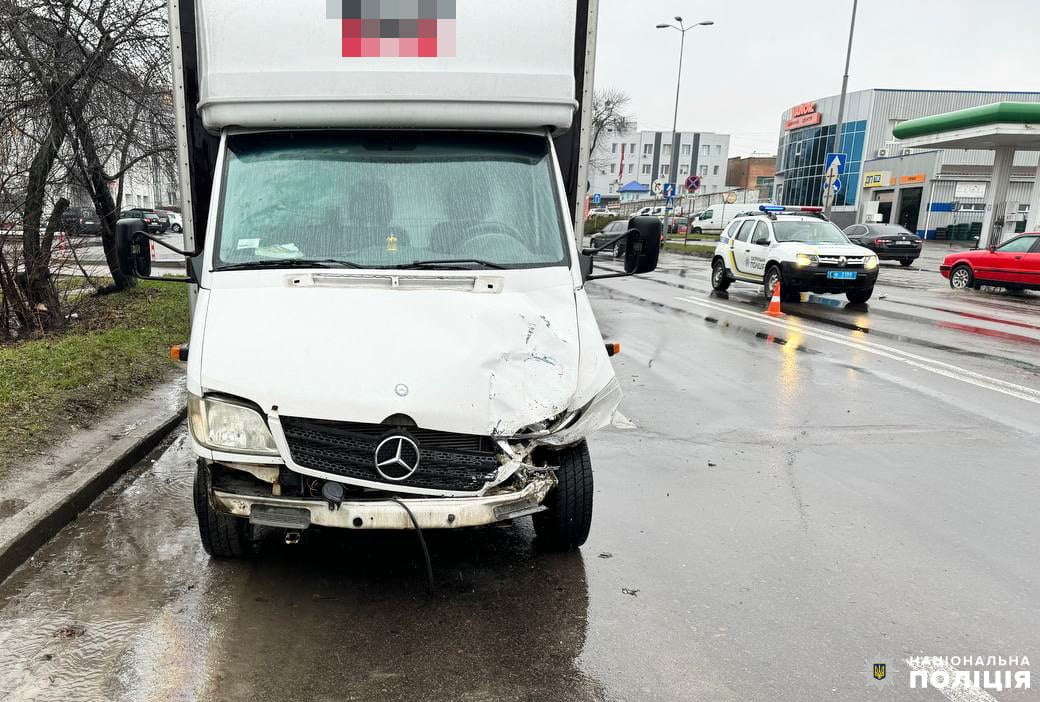 1 У Рівному ДТП за участі трьох авто: травмувалася пасажирка