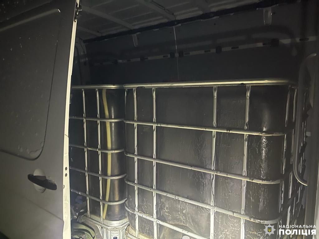 1 На Рівненщині у водія вилучили дві тонни незаконного пального