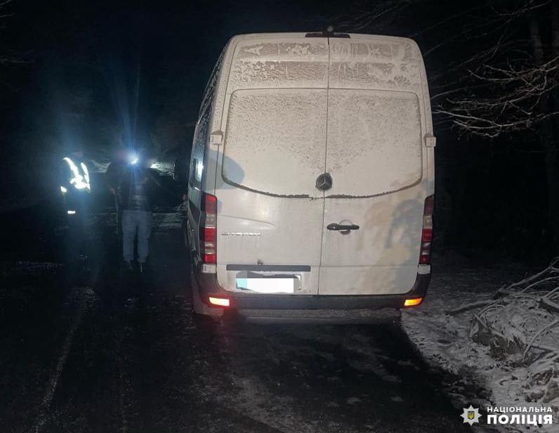 На Рівненщині у водія вилучили дві тонни незаконного пального