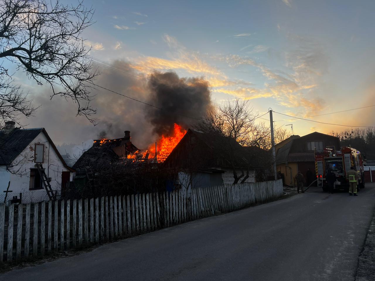 На Рівненщині горів дерев’яний будинок 0000