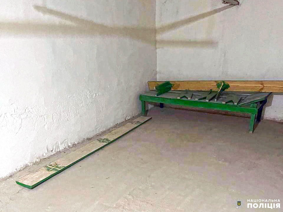 На Рівненщині викрили неповнолітніх вандалів, які пошкодили укриття