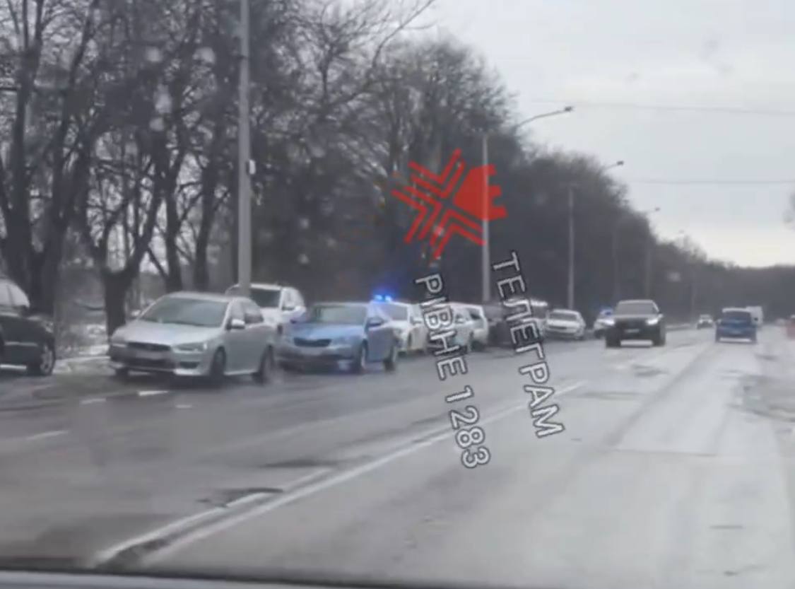 Тіло військового виявили на Пагорбі Слави у Рівному (ВІДЕО) 0000
