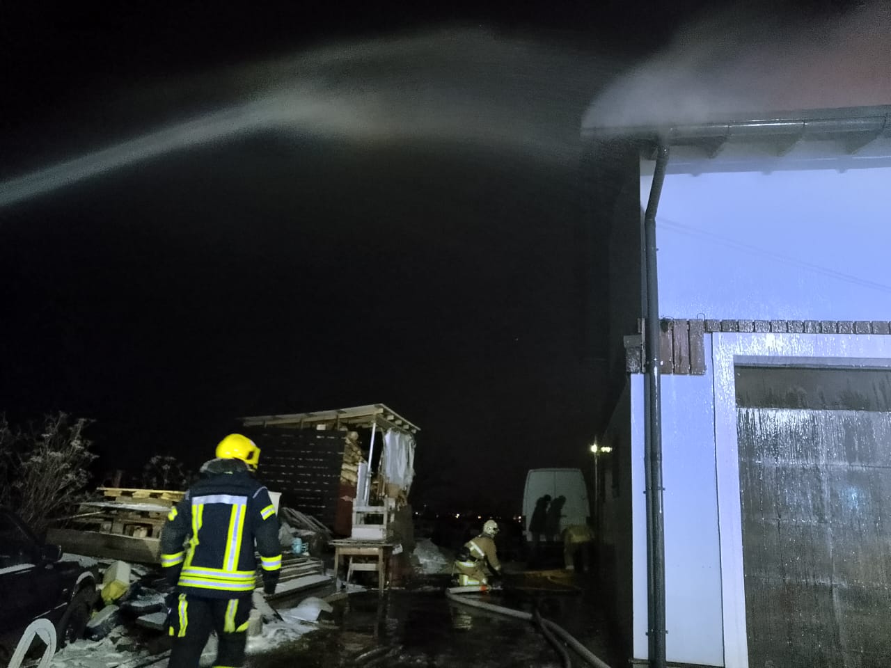 1 Біля Рівного горів житловий будинок