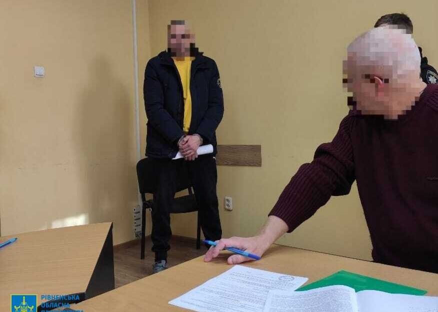 Суд відправив під варту чоловіка, який у Рівному вдарив ножем сусіда 0000